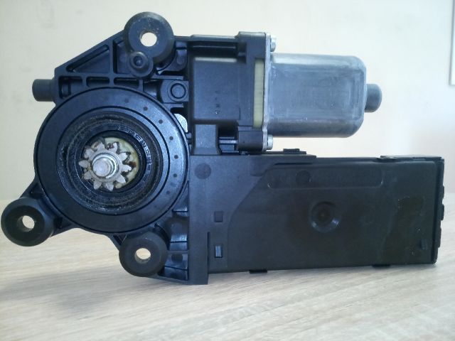 bontott RENAULT SCÉNIC III Bal első Ablakemelő Motor