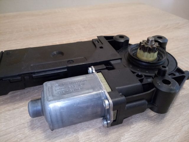 bontott RENAULT SCÉNIC III Bal első Ablakemelő Motor