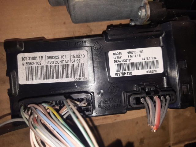 bontott RENAULT SCÉNIC III Bal első Ablakemelő Motor