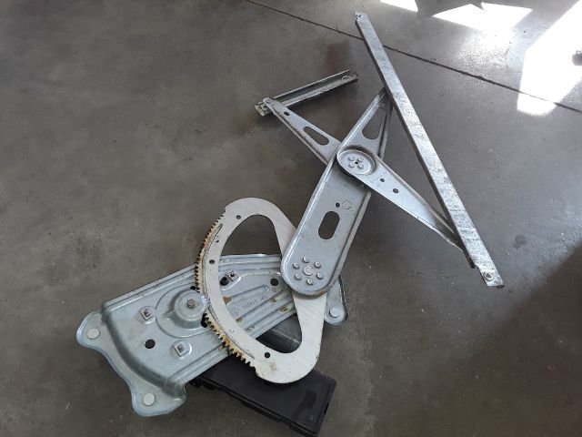 bontott RENAULT SCÉNIC III Bal első Ablakemelő Szerkezet (Elektromos)