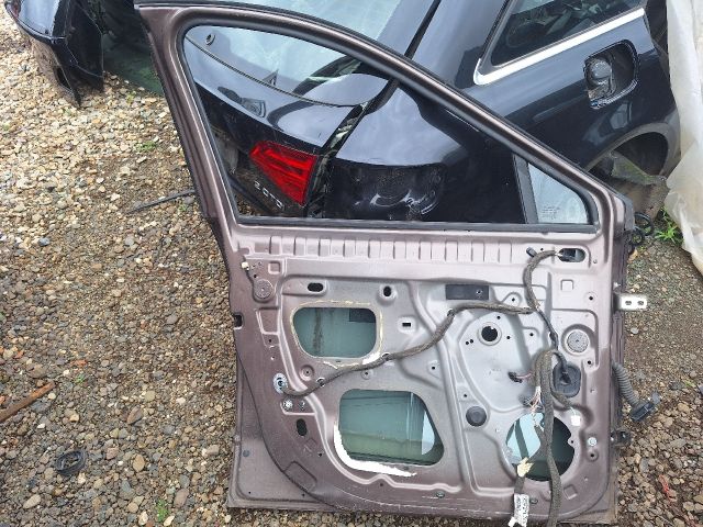 bontott RENAULT SCÉNIC III Bal első Ajtó (Üres lemez)