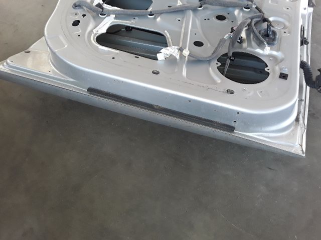 bontott RENAULT SCÉNIC III Bal első Ajtó (Üres lemez)