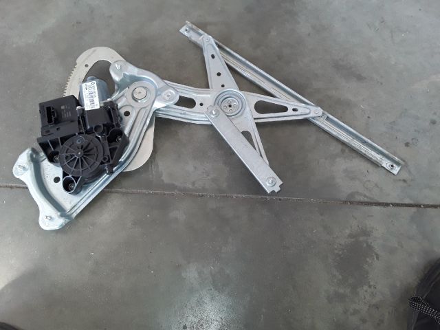 bontott RENAULT SCÉNIC III Bal hátsó Ablakemelő Szerkezet (Elektromos)