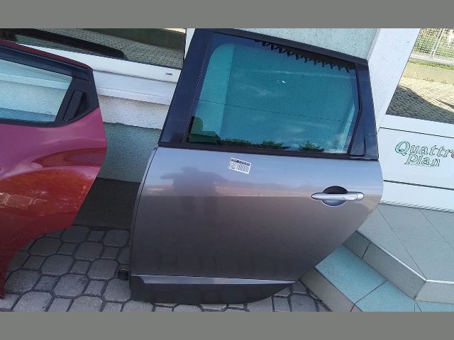 bontott RENAULT SCÉNIC III Bal hátsó Ajtó (Részeivel)