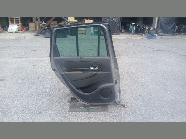bontott RENAULT SCÉNIC III Bal hátsó Ajtó (Részeivel)