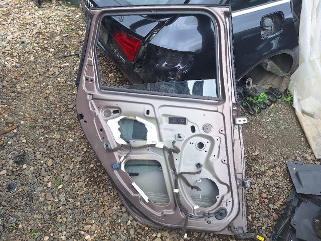 bontott RENAULT SCÉNIC III Bal hátsó Ajtó (Üres lemez)