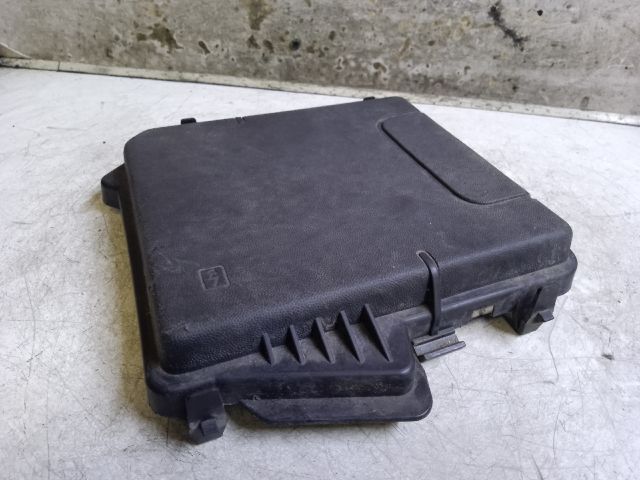 bontott RENAULT SCÉNIC III Biztosítéktábla Fedél