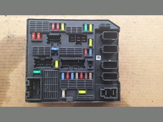 bontott RENAULT SCÉNIC III Biztosítéktábla Utastér