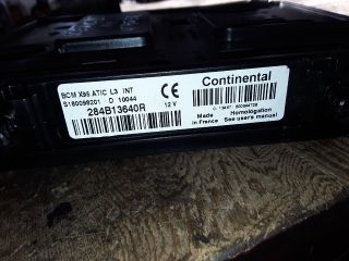 bontott RENAULT SCÉNIC III Biztosítéktábla Utastér