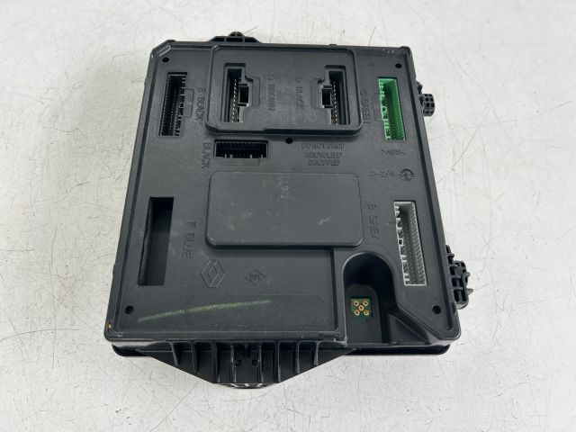 bontott RENAULT SCÉNIC III Biztosítéktábla Utastér