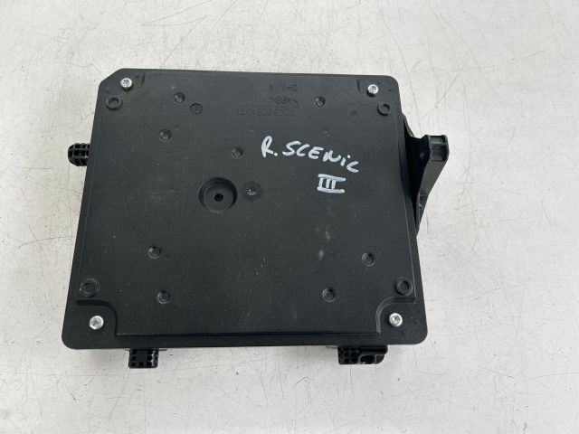 bontott RENAULT SCÉNIC III Biztosítéktábla Utastér