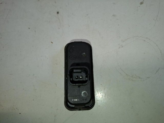 bontott RENAULT SCÉNIC III Csomagtérajtó Kilincs