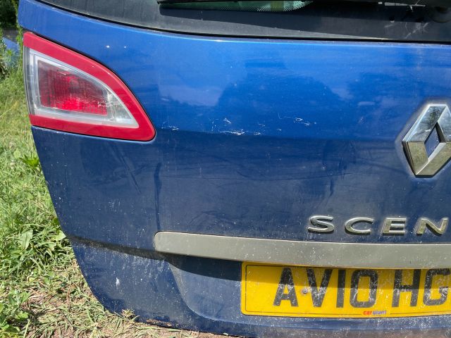 bontott RENAULT SCÉNIC III Csomagtérajtó (Részeivel)