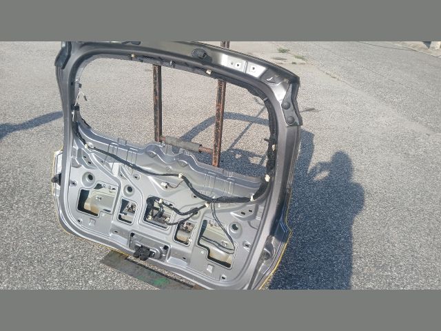 bontott RENAULT SCÉNIC III Csomagtérajtó (Üres lemez)