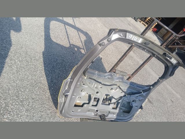 bontott RENAULT SCÉNIC III Csomagtérajtó (Üres lemez)