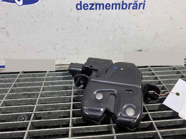 bontott RENAULT SCÉNIC III Csomagtérajtó Ütköző