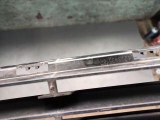 bontott RENAULT SCÉNIC III Első Lökhárító Alsó Középső Díszrács