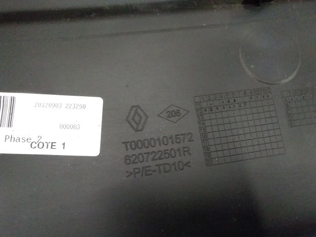 bontott RENAULT SCÉNIC III Első Lökhárító Alsó Középső Díszrács