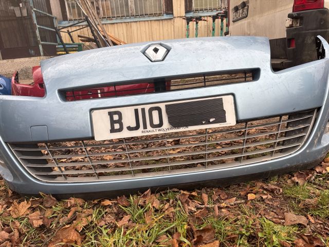 bontott RENAULT SCÉNIC III Első Lökhárító (Részeivel)