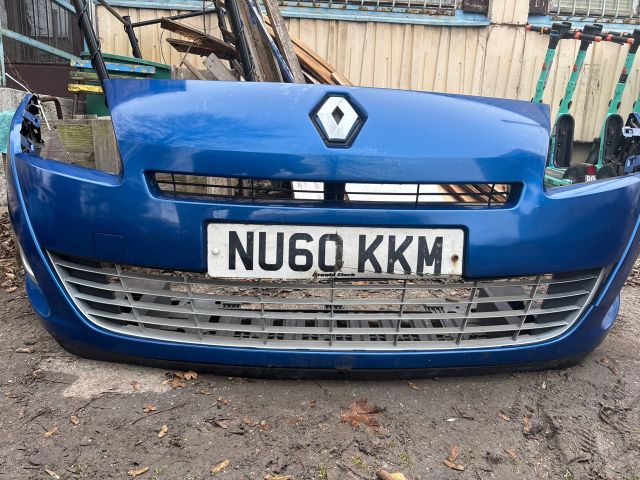 bontott RENAULT SCÉNIC III Első Lökhárító (Részeivel)