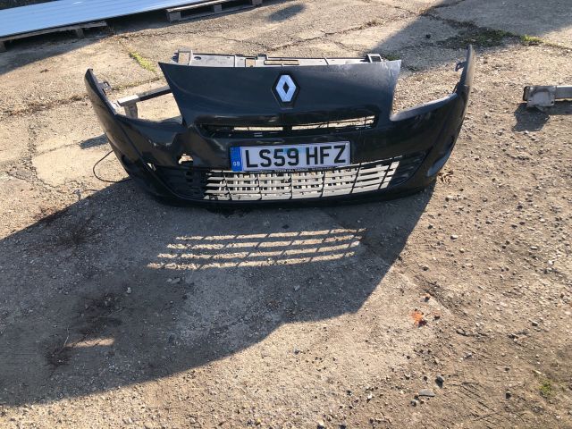 bontott RENAULT SCÉNIC III Első Lökhárító (Részeivel)