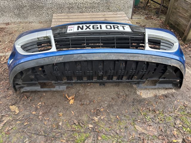 bontott RENAULT SCÉNIC III Első Lökhárító (Részeivel)