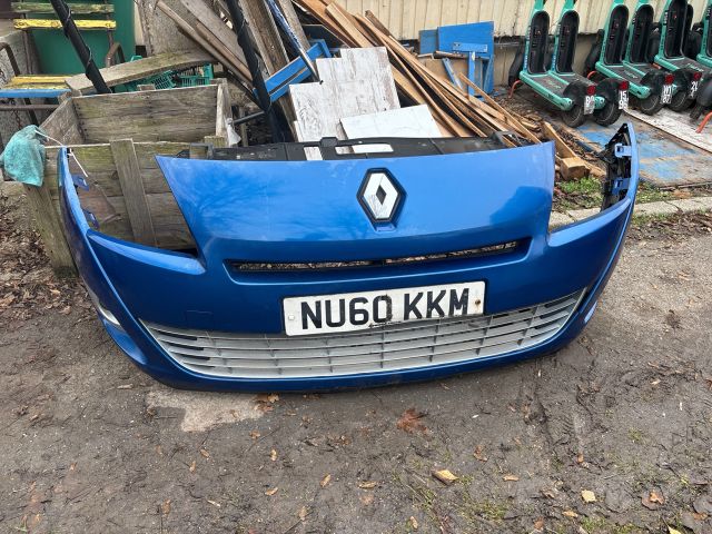 bontott RENAULT SCÉNIC III Első Lökhárító (Részeivel)