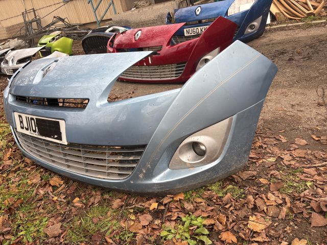 bontott RENAULT SCÉNIC III Első Lökhárító (Részeivel)