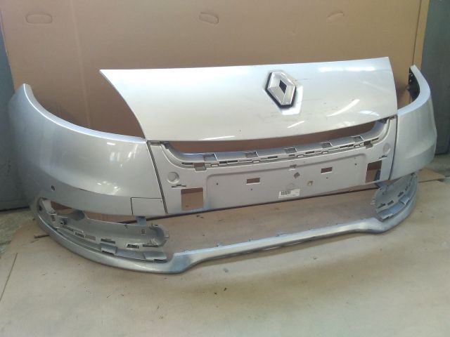 bontott RENAULT SCÉNIC III Első Lökhárító (Üresen)