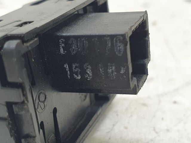 bontott RENAULT SCÉNIC III Jobb első Ablakemelő Kapcsoló