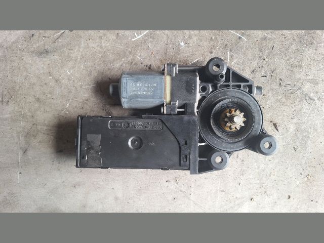 bontott RENAULT SCÉNIC III Jobb első Ablakemelő Motor