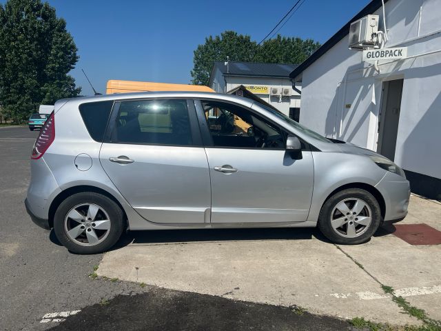 bontott RENAULT SCÉNIC III Jobb első Ajtó Kárpit