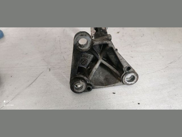 bontott RENAULT SCÉNIC III Jobb első Féltengely Tartó