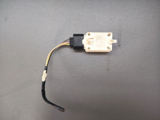 bontott RENAULT SCÉNIC III Jobb első Ütközés Érzékelő (Homlokfalon)