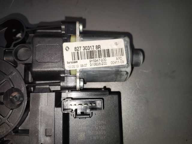 bontott RENAULT SCÉNIC III Jobb hátsó Ablakemelő Motor