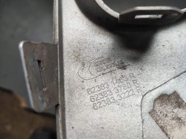 bontott RENAULT SCÉNIC III Jobb Ködfényszóró Lámpakeret