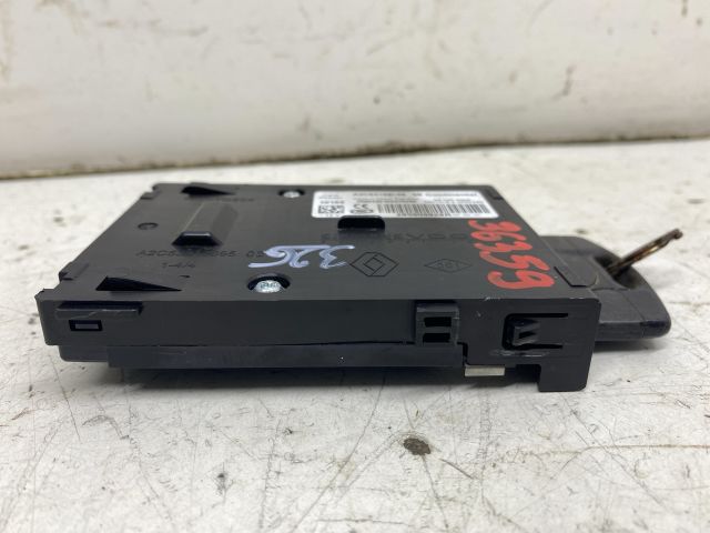 bontott RENAULT SCÉNIC III Kártyaolvasó