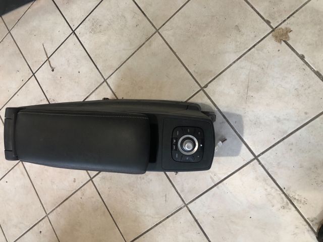 bontott RENAULT SCÉNIC III Könyöklő