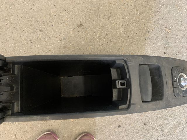 bontott RENAULT SCÉNIC III Könyöklő