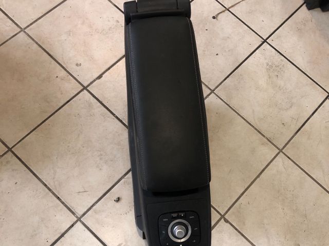 bontott RENAULT SCÉNIC III Könyöklő