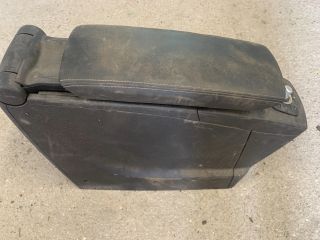 bontott RENAULT SCÉNIC III Könyöklő