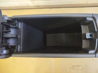 bontott RENAULT SCÉNIC III Könyöklő