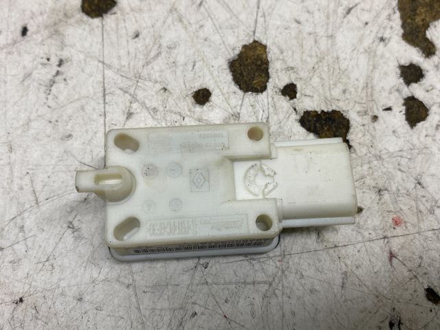 bontott RENAULT SCÉNIC III Központi Ütközés Érzékelő