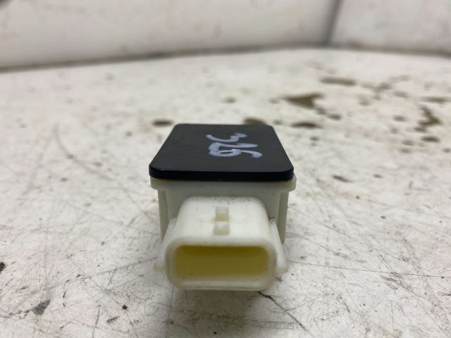 bontott RENAULT SCÉNIC III Központi Ütközés Érzékelő