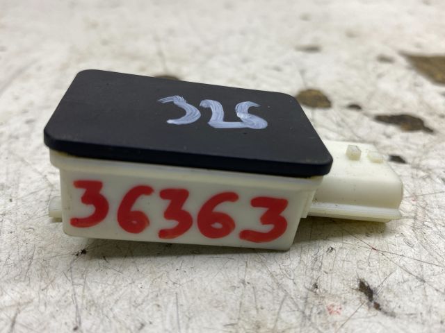 bontott RENAULT SCÉNIC III Központi Ütközés Érzékelő