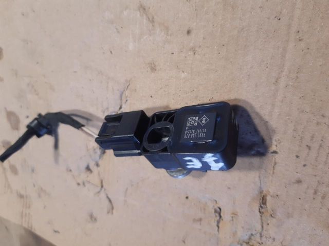 bontott RENAULT SCÉNIC III Központi Ütközés Érzékelő