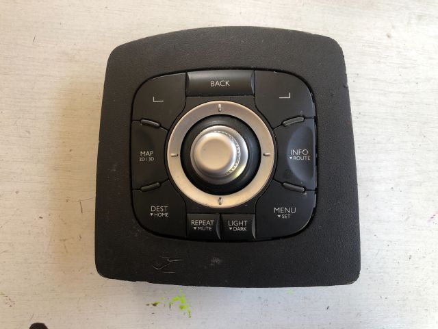 bontott RENAULT SCÉNIC III Multimédia Vezérlő