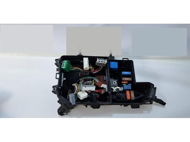 bontott RENAULT TALISMAN Biztosítéktábla Motortér