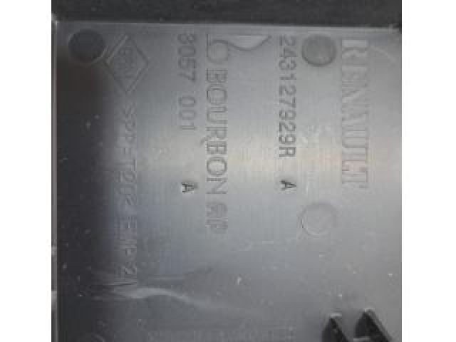 bontott RENAULT TALISMAN Biztosítéktábla Motortér