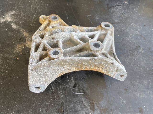 bontott RENAULT THALIA Generátor Tartó Bak